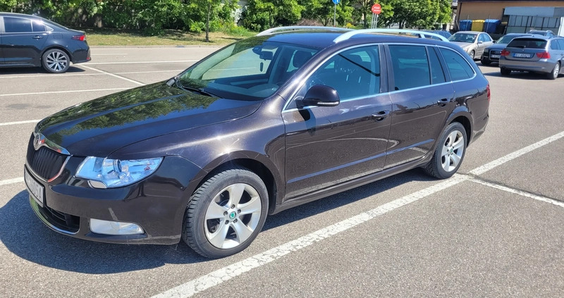 Skoda Superb cena 30000 przebieg: 306000, rok produkcji 2013 z Białystok małe 92